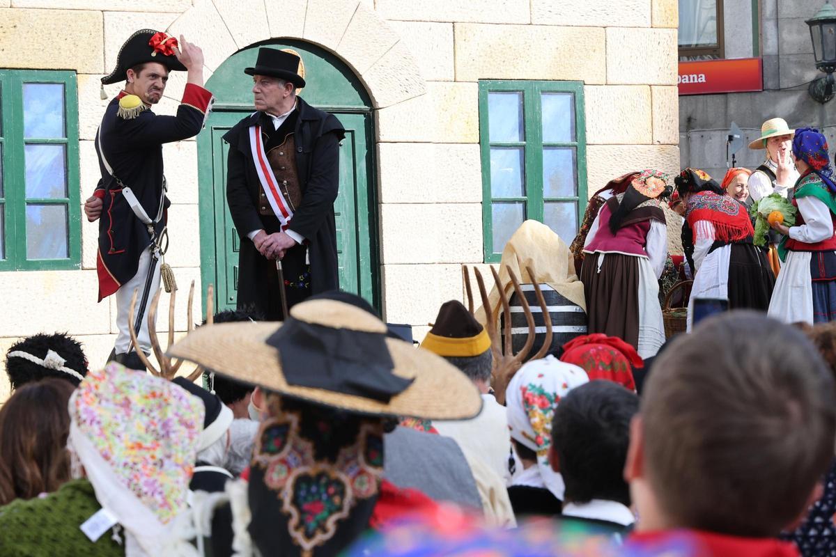 Los vigueses festejan su domingo más disfrutón: Reconquista, sol y mucho choripán