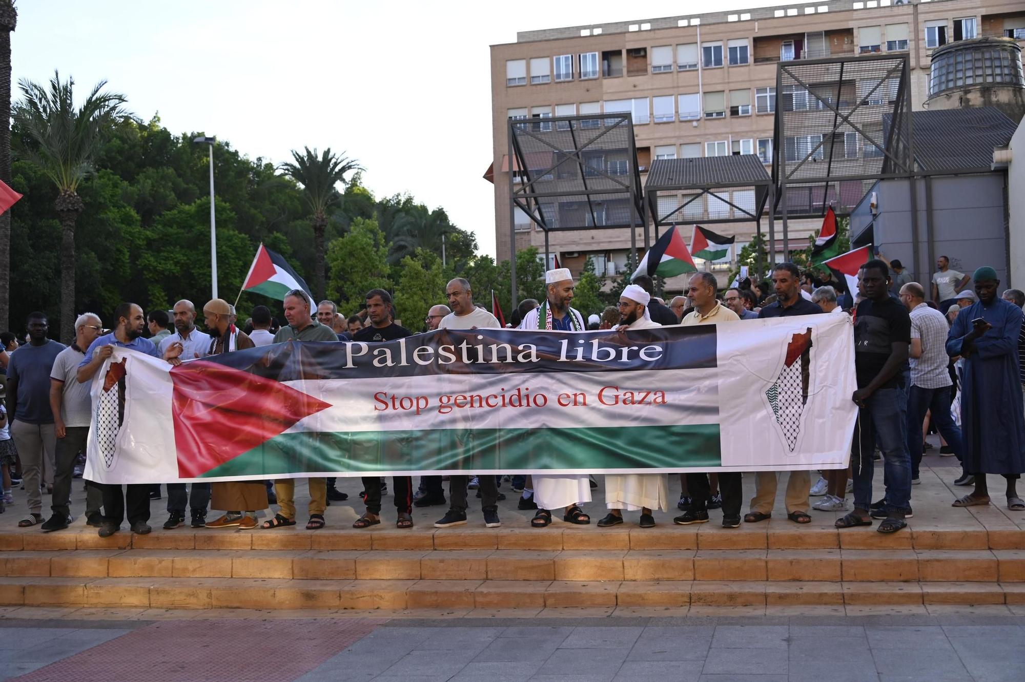 Así ha sido la multitudinaria manifestación para exigir la libertad de Palestina en Elche