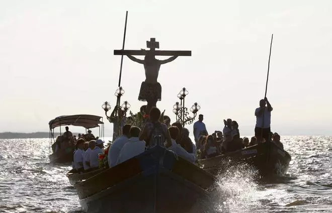Homenaje al Cristo de la Salud en el 50 aniversario de su romería por l'Albufera