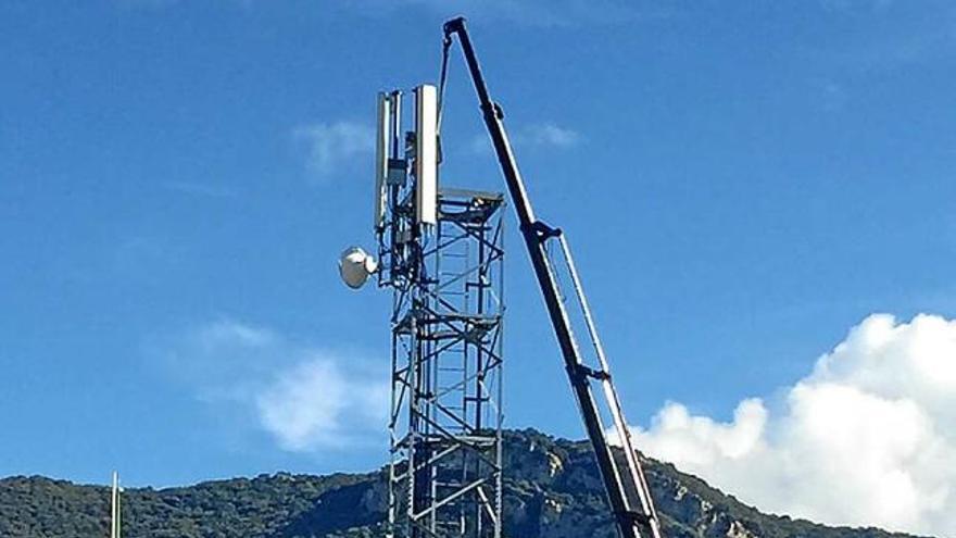 Desmuntatge de l&#039;antena de Vodafone a Sant Jordi de Cercs