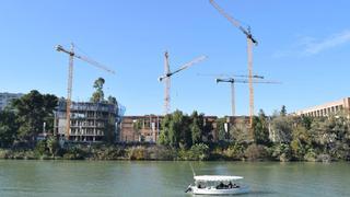 El nuevo paisaje de Los Remedios, camino de ser realidad: la nueva torre de oficinas ya asoma al Guadalquivir