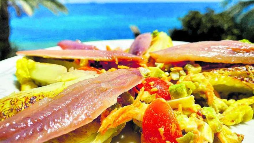 Gastronomía de guerra: cogollos a la plancha con sardina ahumada