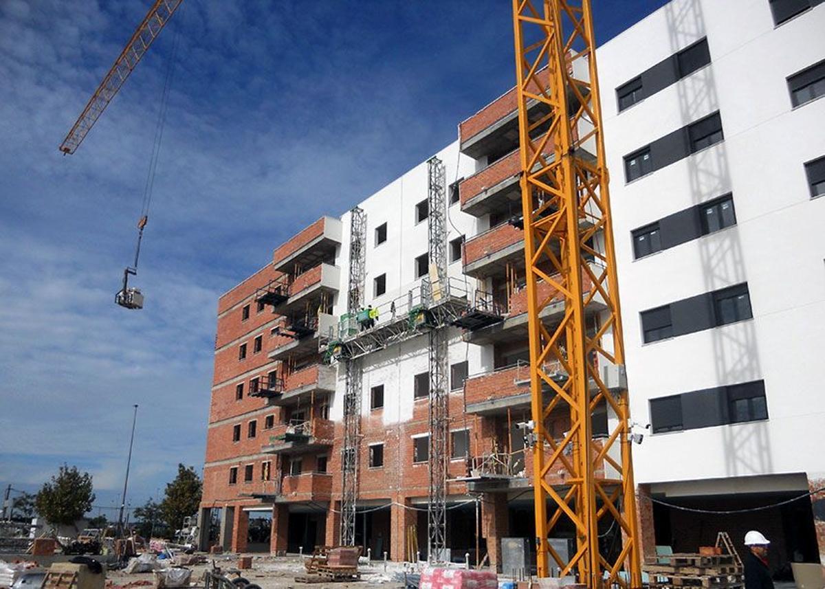 Construcción de 168 Viviendas Plurifamiliares de Protección Oficial, Locales Comerciales y Garajes-Trasteros en Manzana MA-1 del “Pago de Enmedio”