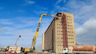 Recta final para el derribo de la Universidad Laboral, que acogerá un macrocentro de Inditex