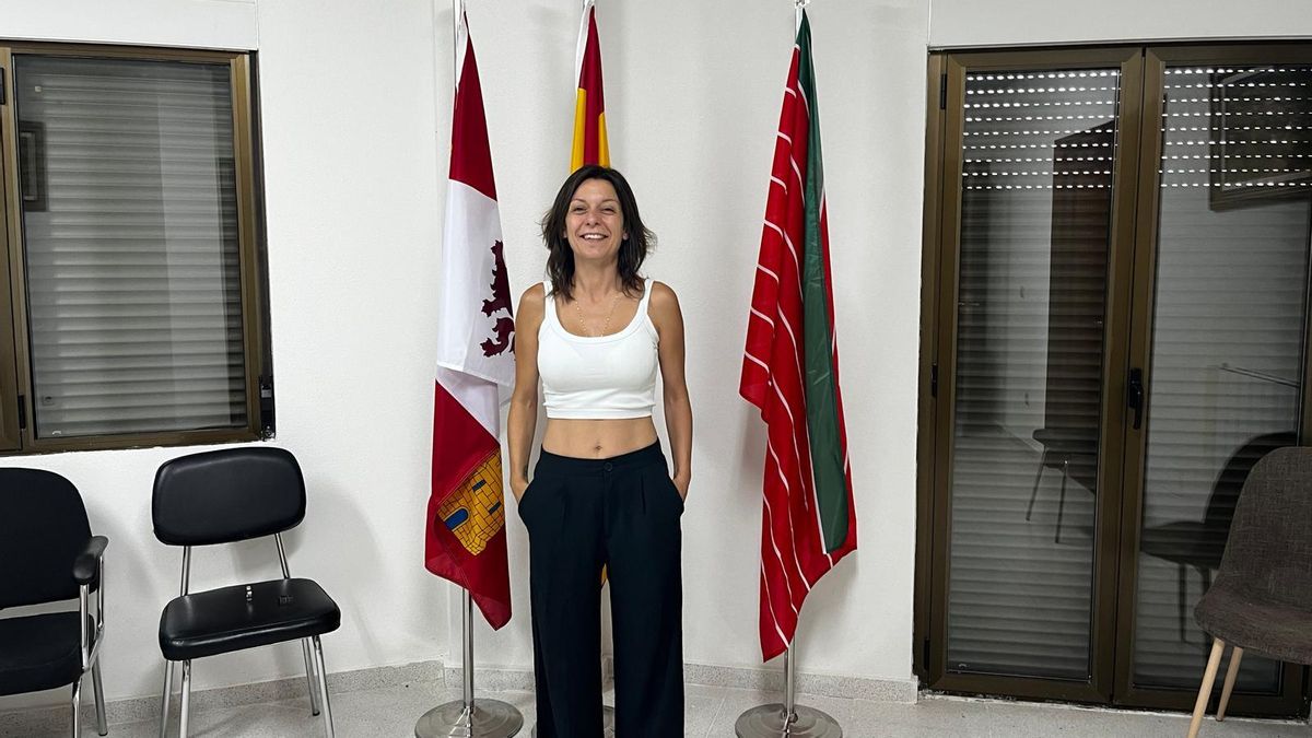 La alcaldesa de Vega de Tera, Tamara Fuentes, en el consistorio.