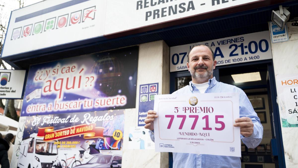 La emoción del sorteo de Lotería de Navidad en Cáceres, en imágenes