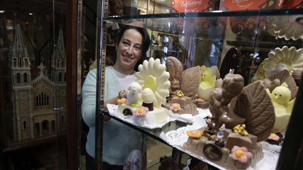 Las confiterías de Gijón despliegan su creatividad con bollos y monas para endulzar la Pascua