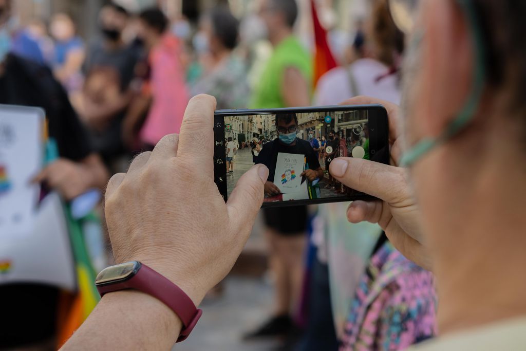 Concentración en Cartagena para pedir justicia por el asesinato homófobo cometido en Galicia