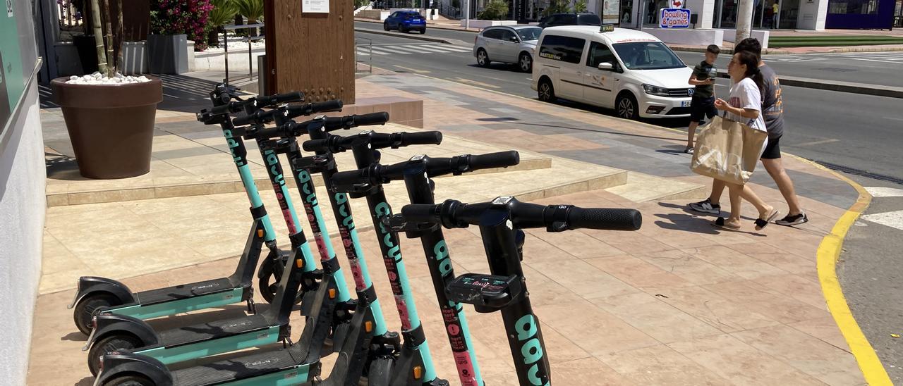 PATINETES ELÉCTRICOS I Torrevieja descarta autorizar la actividad de  alquiler de patinetes en la calle mientras que Orihuela la permite en su  litoral