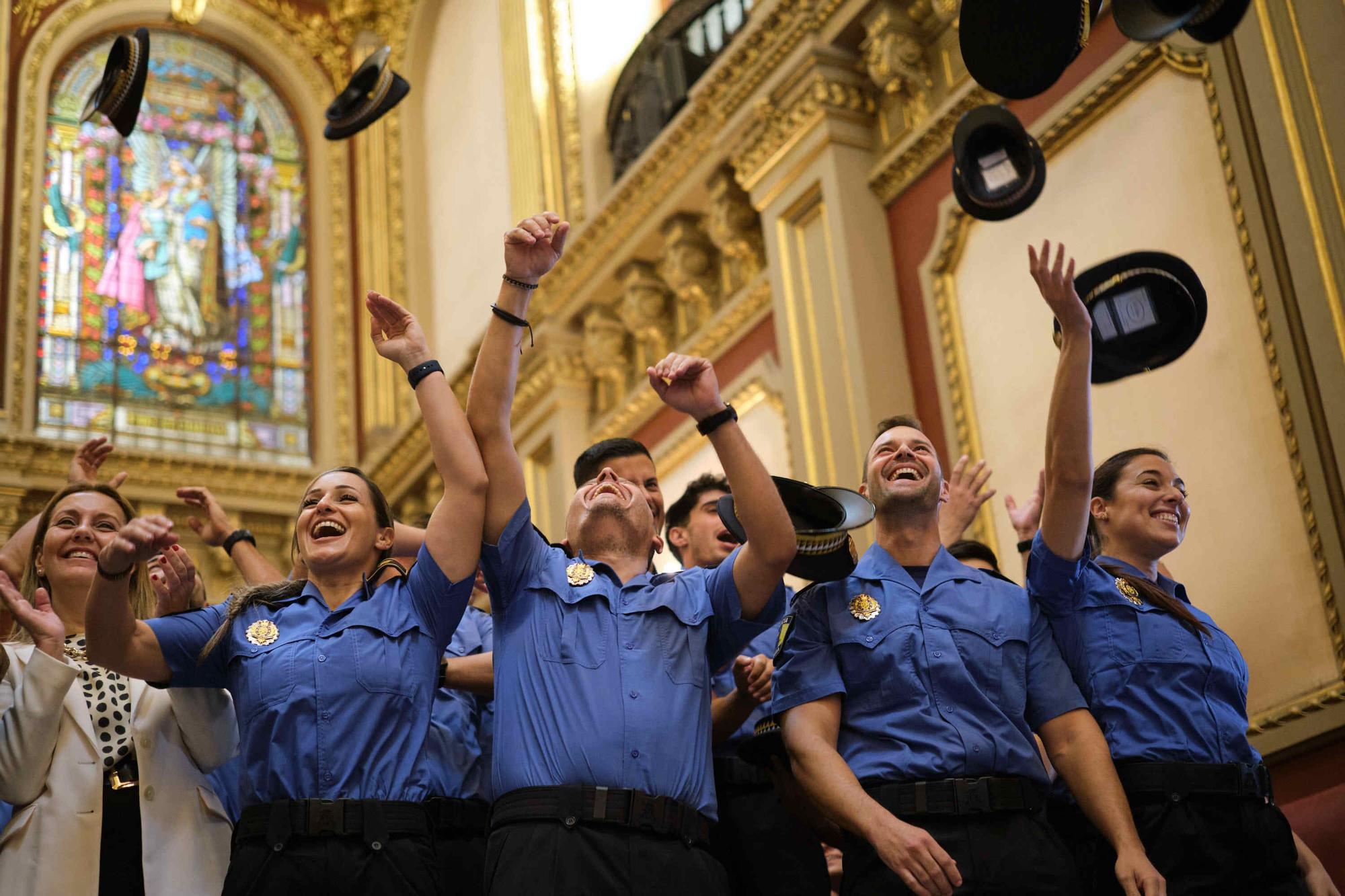 Toma posesión 30 nuevos agentes de la Policía Local Santa Cruz