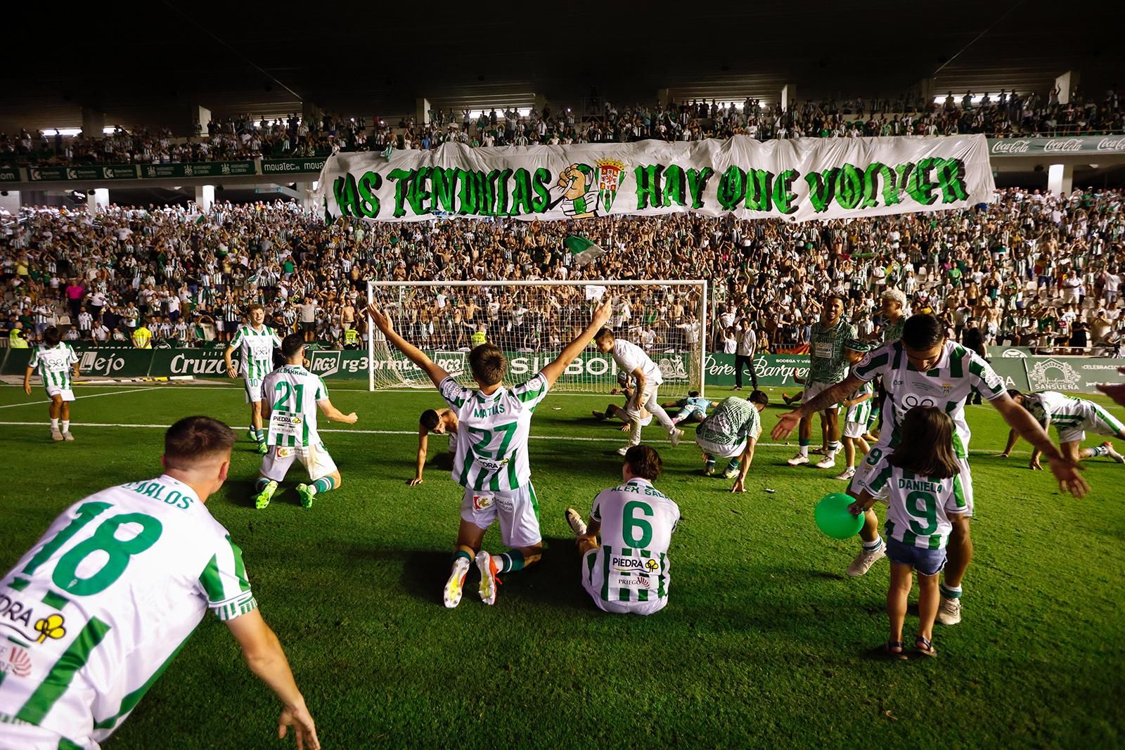 El Córdoba CF vuelve a Segunda / Las mejores imágenes de una noche para la historia