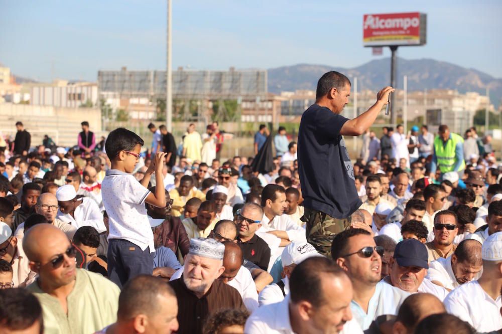 Tres mil musulmanes despiden el Ramadán en el Germans Escales