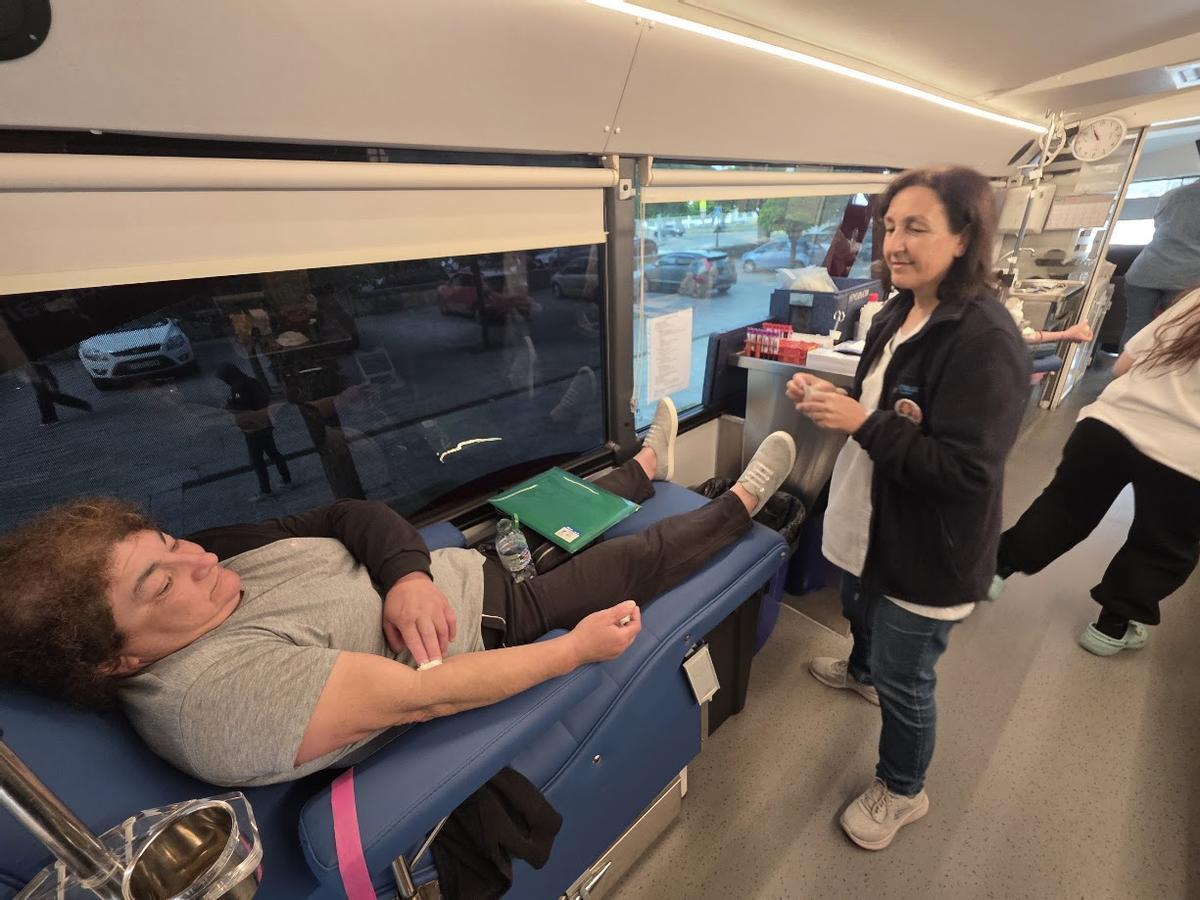 Una mujer que lleva más de tres décadas donando cada pocos meses.