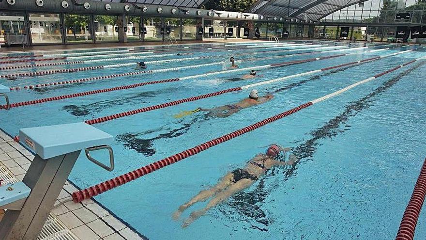 Usuaris de la piscina del GEiEG quan va poder reobrir a primers de juny en plena desescalada.