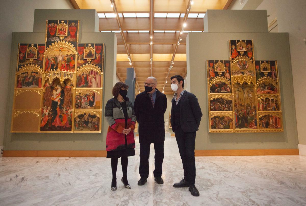 Fernando Delgado con la directora de Cultura, Carmen Amoraga, y el director del Bellas Artes, Pablo González Tornel, en 2021.