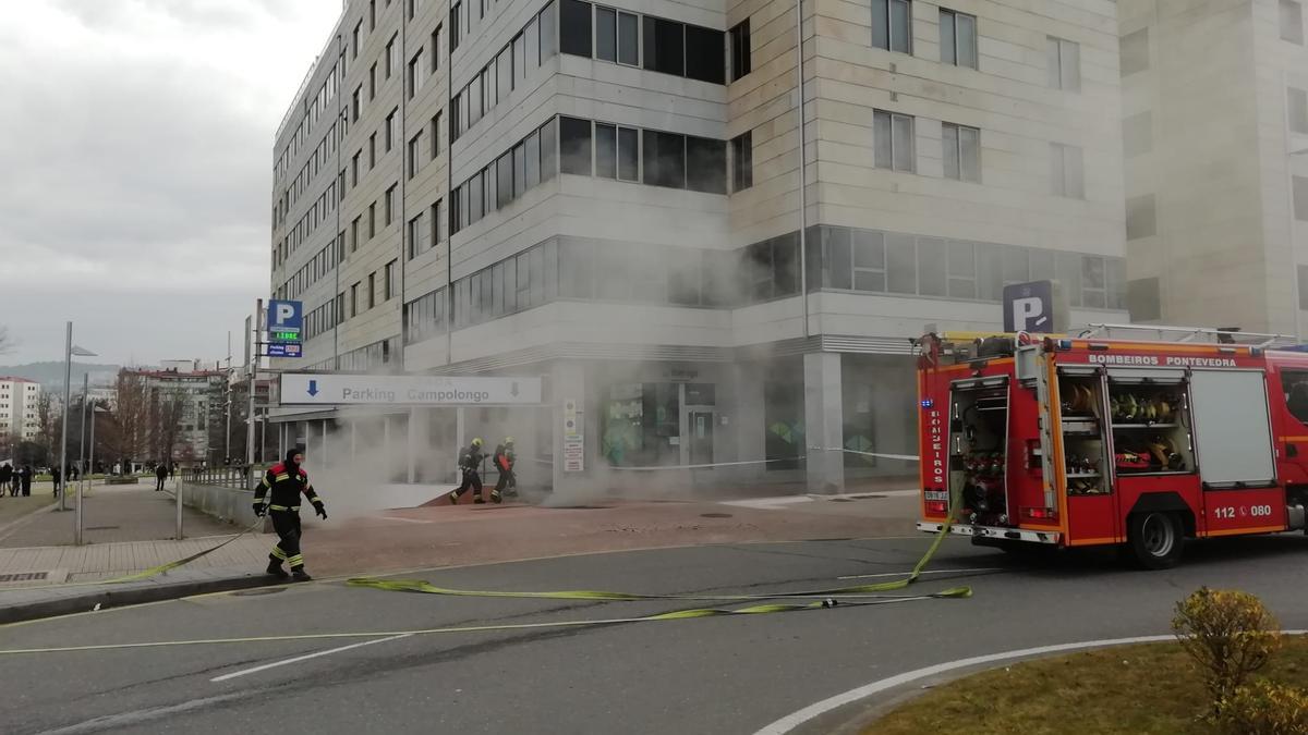 Trabajos para extinguir el incendio.