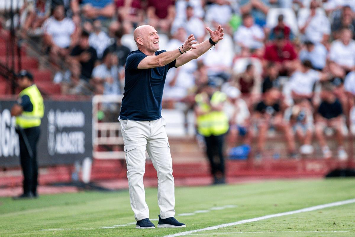 EN IMÁGENES: Así ha sido el encuentro entre el Real Oviedo y el Albacete