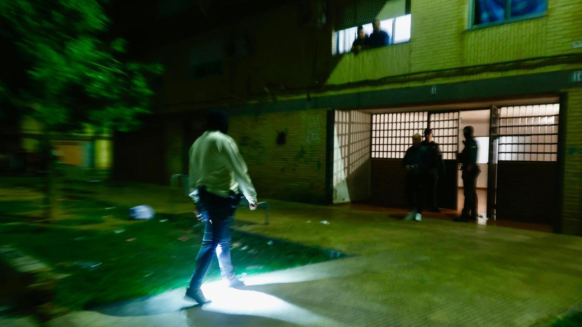 Ataque policía Vinalesa | La Guardia Civil detiene a dos hermanastros de 21 y 15 años por la agresión al policía que sigue en coma