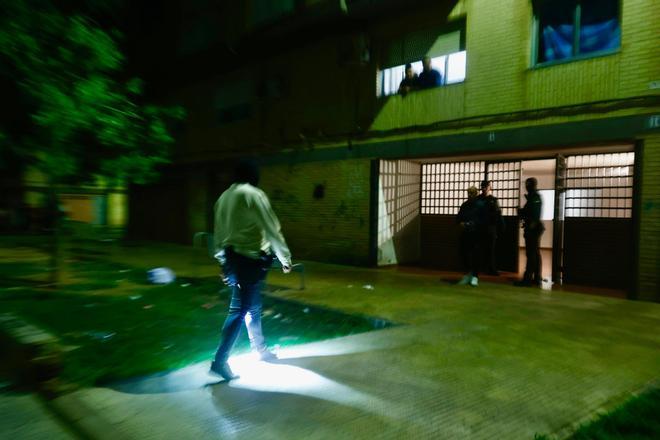 Detenidos dos hermanastros por la brural agresión al policía nacional de Vinalesa, que sigue en coma