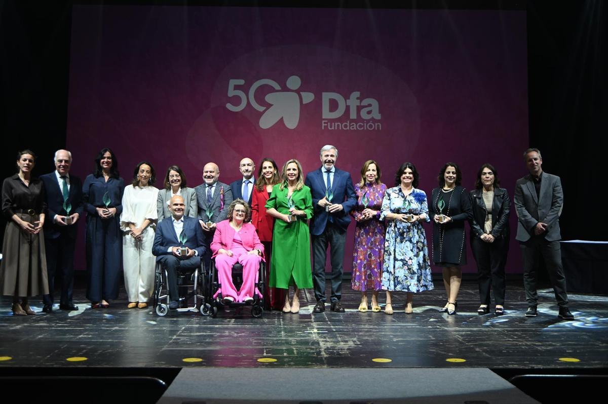 Foto de familia tras la celebración de los Premios Zangalleta.