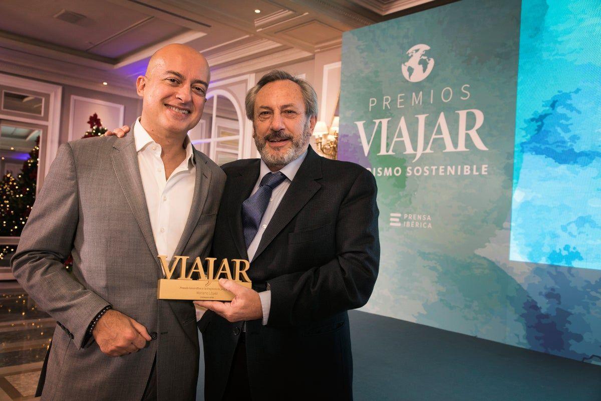 Josep María Palau, actual director de VIAJAR, con Mariano López, su antecesor en el cargo