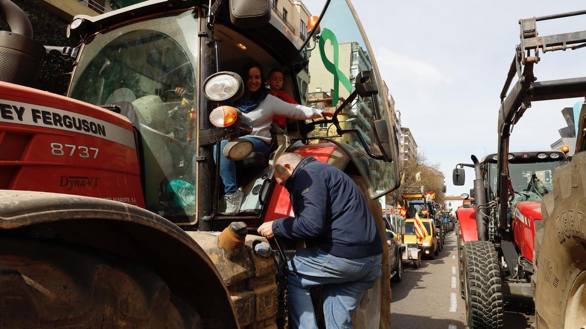 Arroceros convocan una tractorada en València para exigir medidas que garanticen su futuro