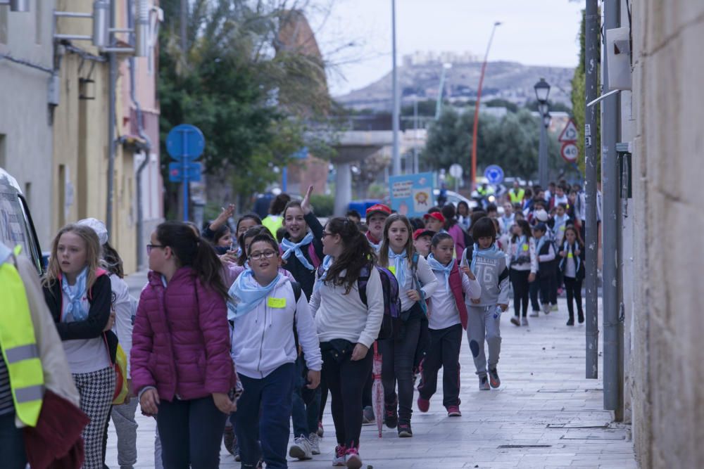 Decenas de niños acuden al monasterio en la víspera de la tradicional romería.