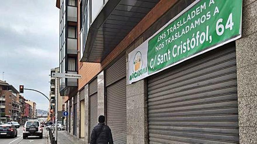 Un rètol adverteix del trasllat, ahir al Mercadona de la carretera de Vic