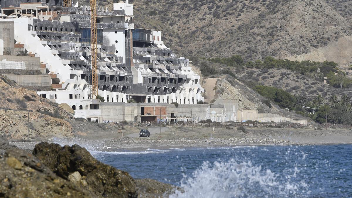 Absueltos 28 activistas de Greenpeace acusados de pintar 'hotel ilegal&quot; en El Algarrobico