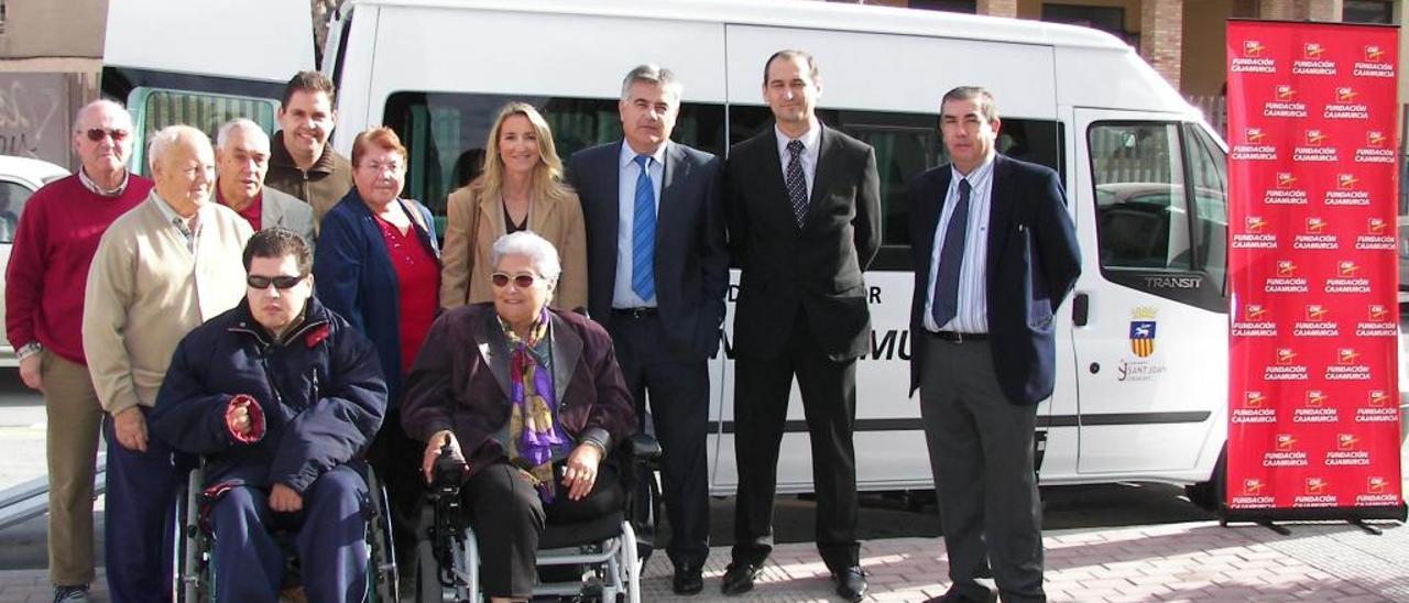 Sant Joan recula y conservará el  transporte adaptado ante el aluvión de quejas de usuarios