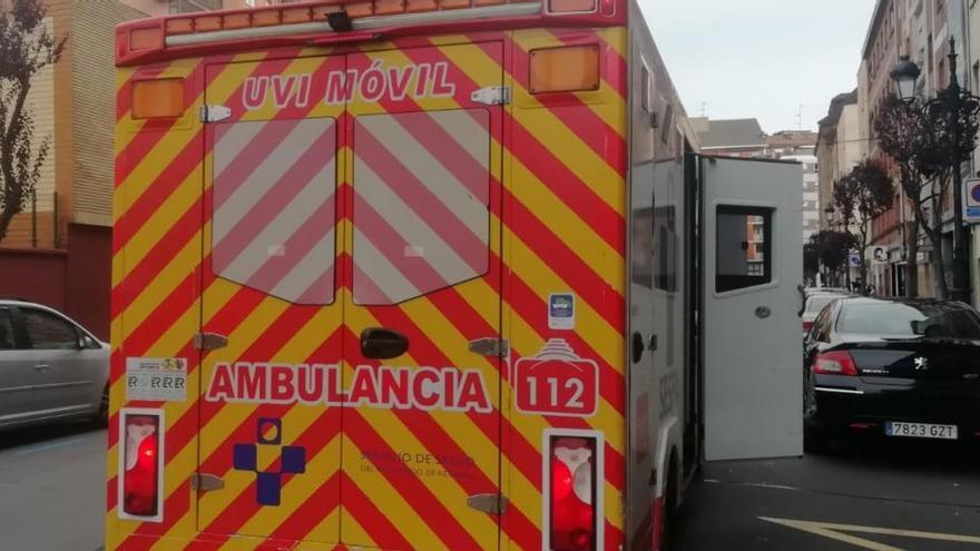 Una mujer apuñala a su expareja a la salida del colegio de su hijo en Oviedo