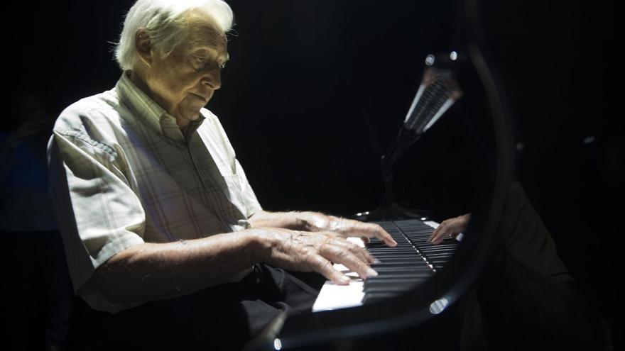 Joaquín Achúcarro, pianista que actúa en el auditorio de Oviedo: &quot;¿Qué me queda por aprender? ¡Todo! En la vida no somos más que principiantes&quot;