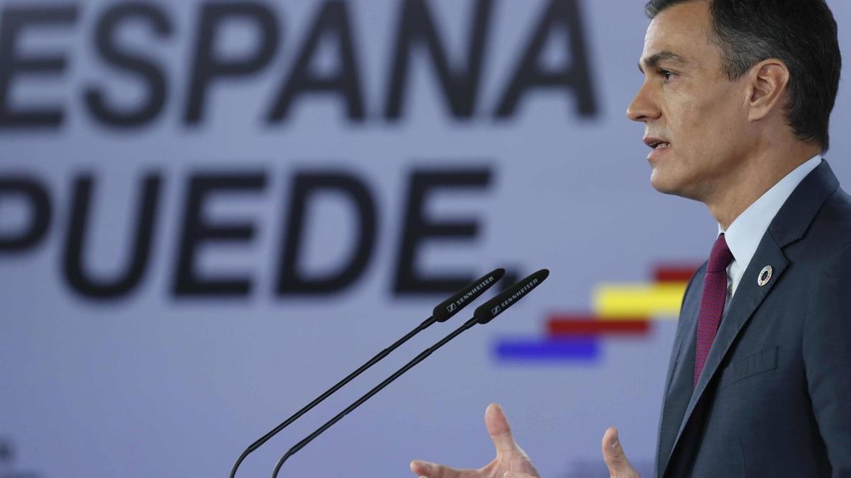 Pedro Sánchez, durante su comparecencia en la Moncloa tras la cumbre telemática del G-20, este 22 de noviembre.