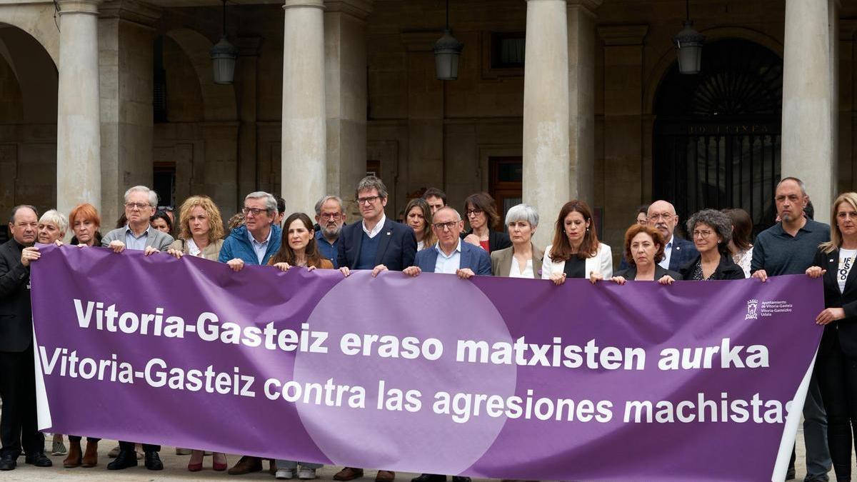 Concentración de repulsa del asesinato machista de la joven Maialen, de 32 años y embarazada de gemelos.