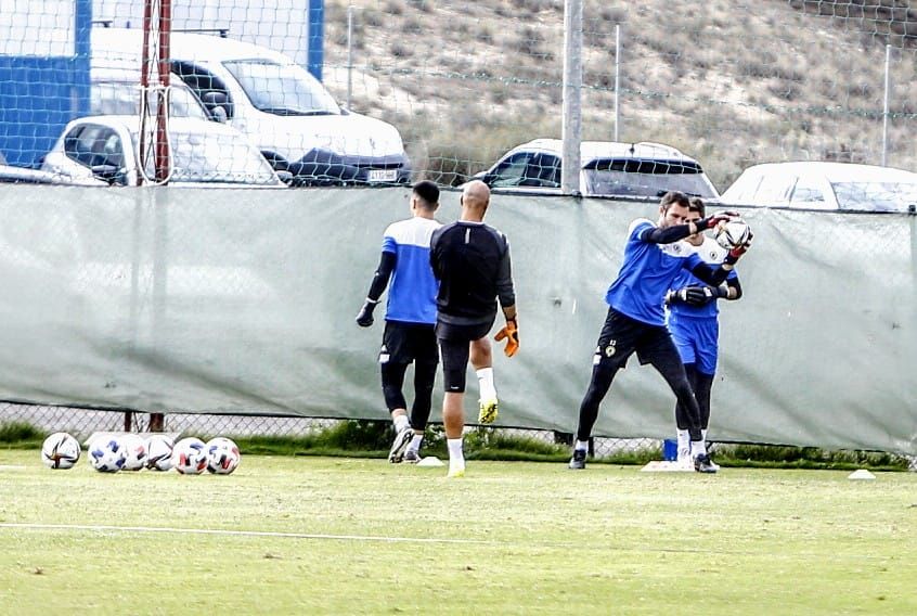 Ortiz acude al entrenamiento del Hércules y respalda a Mora