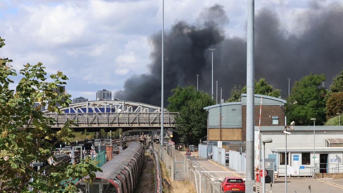 Declarado un gran incendio en Londres cerca del estado de Wembley
