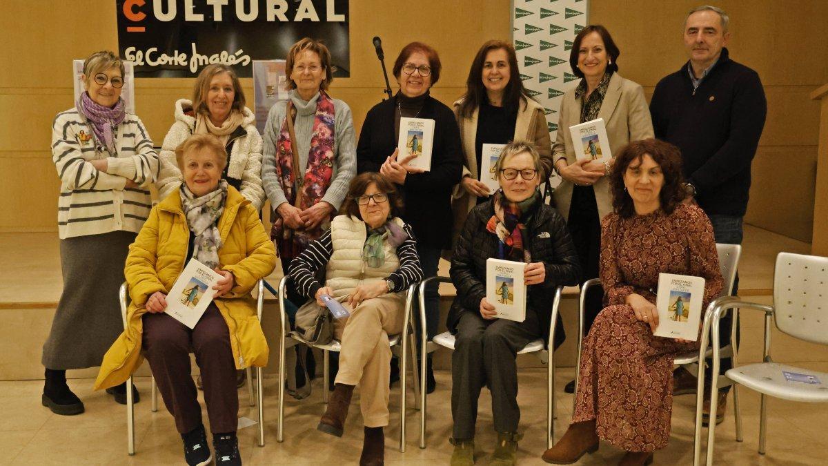 Arriba, de izquierda a derecha: Lourdes Díaz, María Escáriz, Mercedes Mosteiro, Milvia Varela, Marían Rey, Mónica Varela y Suso. F. Sulleiro. Abajo: Loli Vicente, Maribel Martín, Delia Cores y Marga Vidal.