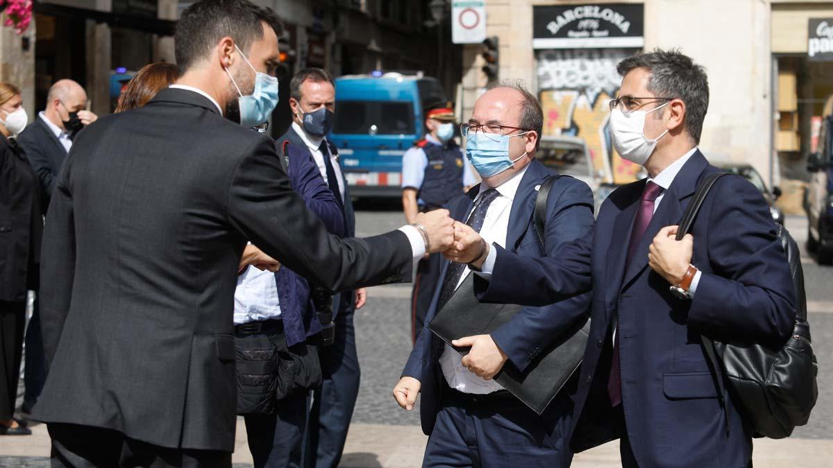 Roger Torrent recibe a Miquel Iceta y Félix Bolaños, a su llegada al Palau de la Generalitat