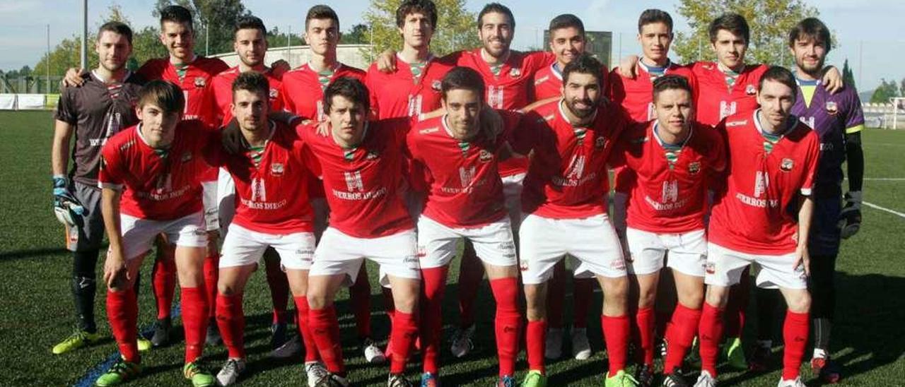 Formación del equipo filial del Estradense en un partido de esta temporada. // Bernabé