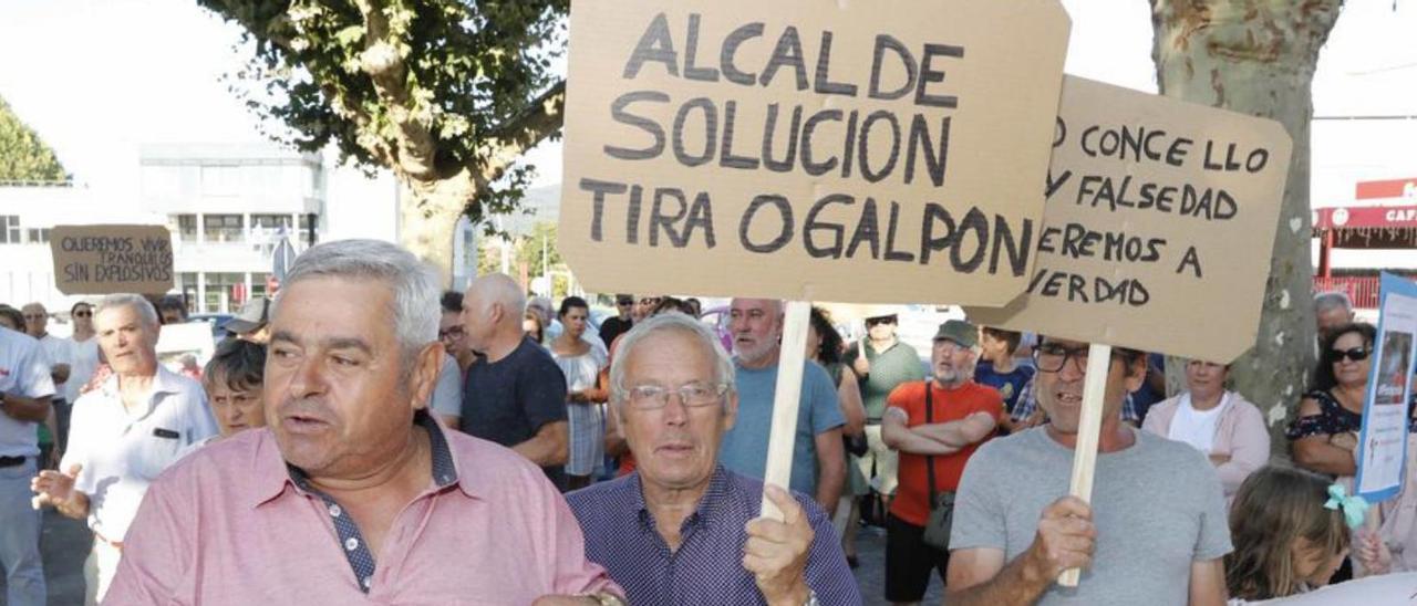 Una protesta anterior contra la pirotecnia, con presencia del ahora alcalde, por entonces aún en la oposición.   | // PABLO HERNÁNDEZ