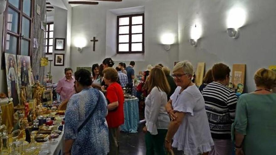 Acto de inauguración del rastrillo.