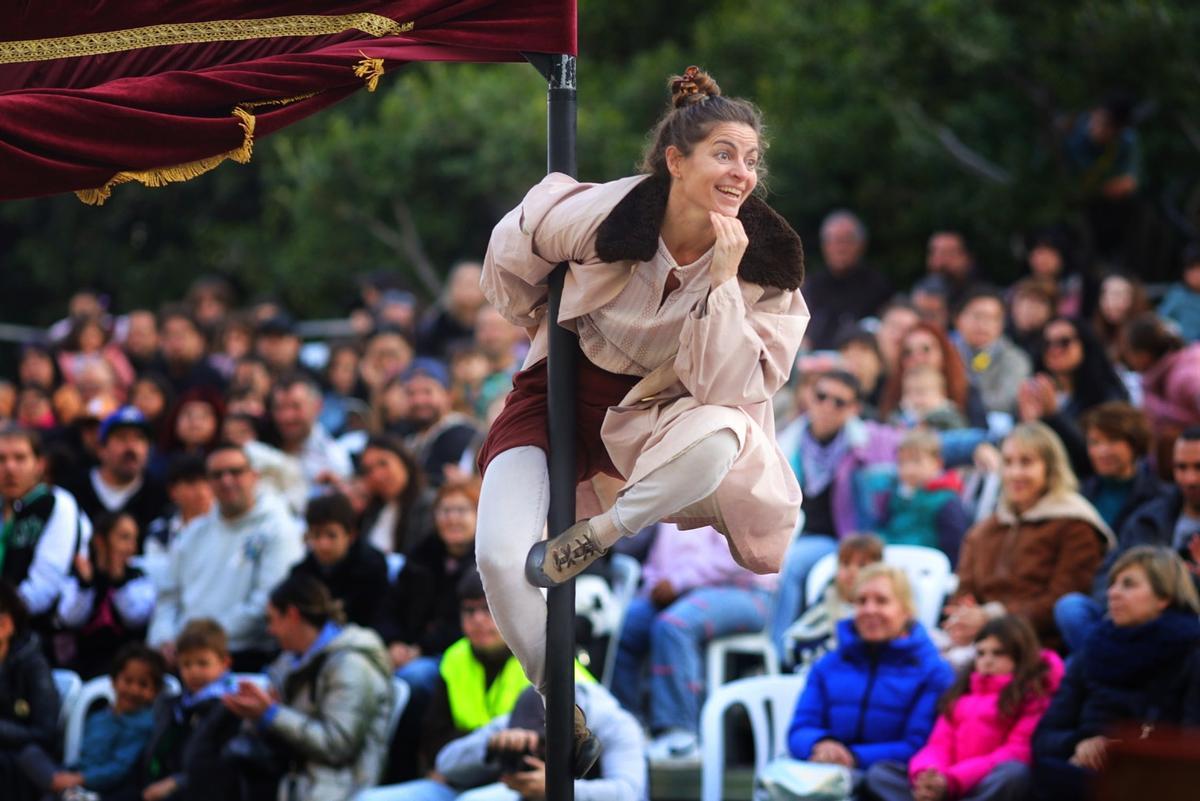Magdalena Circus conquista a los más pequeños tras la lluvia