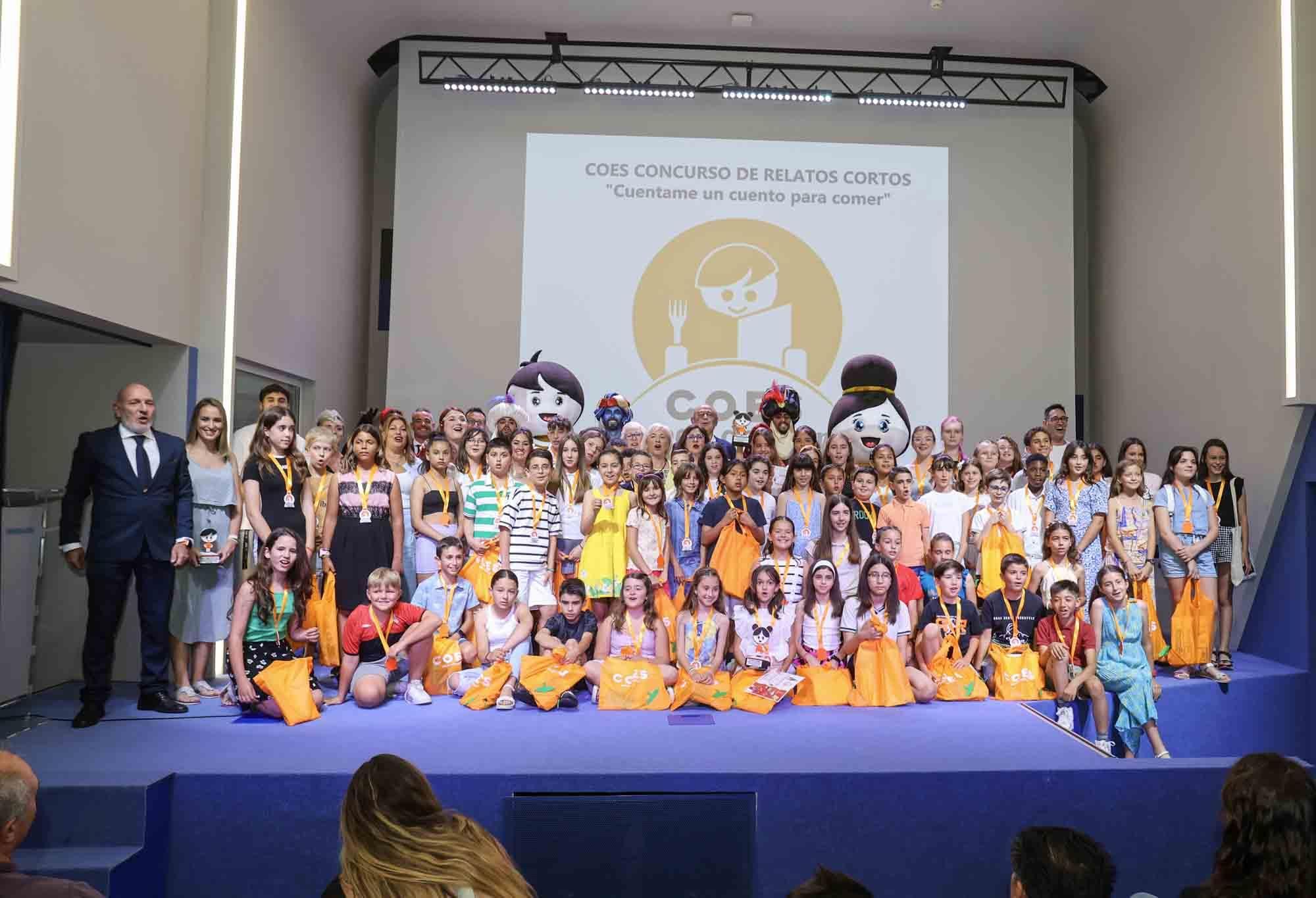 Entrega de premios del concurso infantil de relatos cortos "Cuéntame un cuento para comer" en el Club INFORMACIÓN organizado por COES