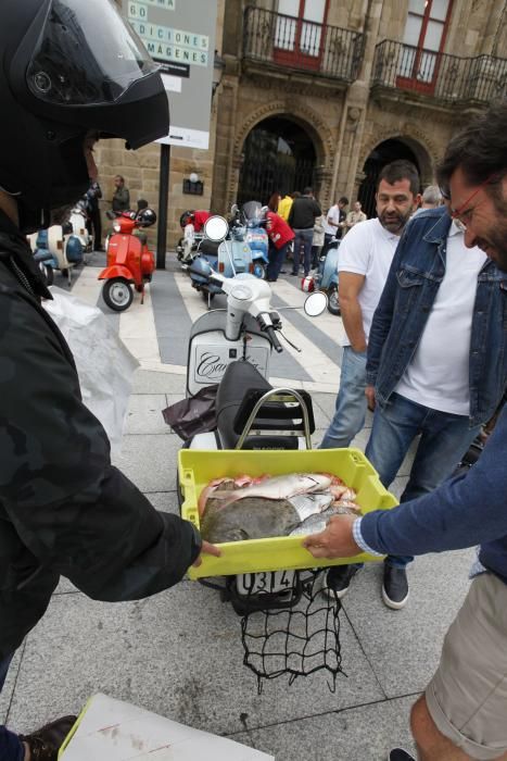 Concentración de Vespas y Lambretas en el Euroyeyé de Gijón