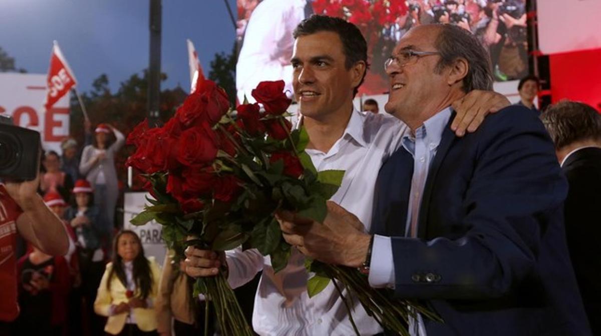 Pedro Sánchez i Ángel Gabilondo, el 22 de maig, al míting final de campanya del PSOE a Madrid.