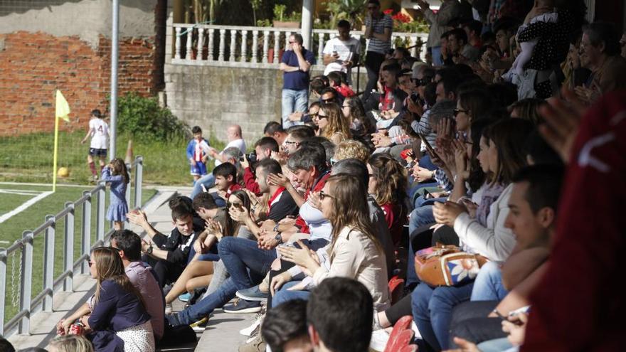 El Gijón Industrial celebra su ascenso a Tercera División