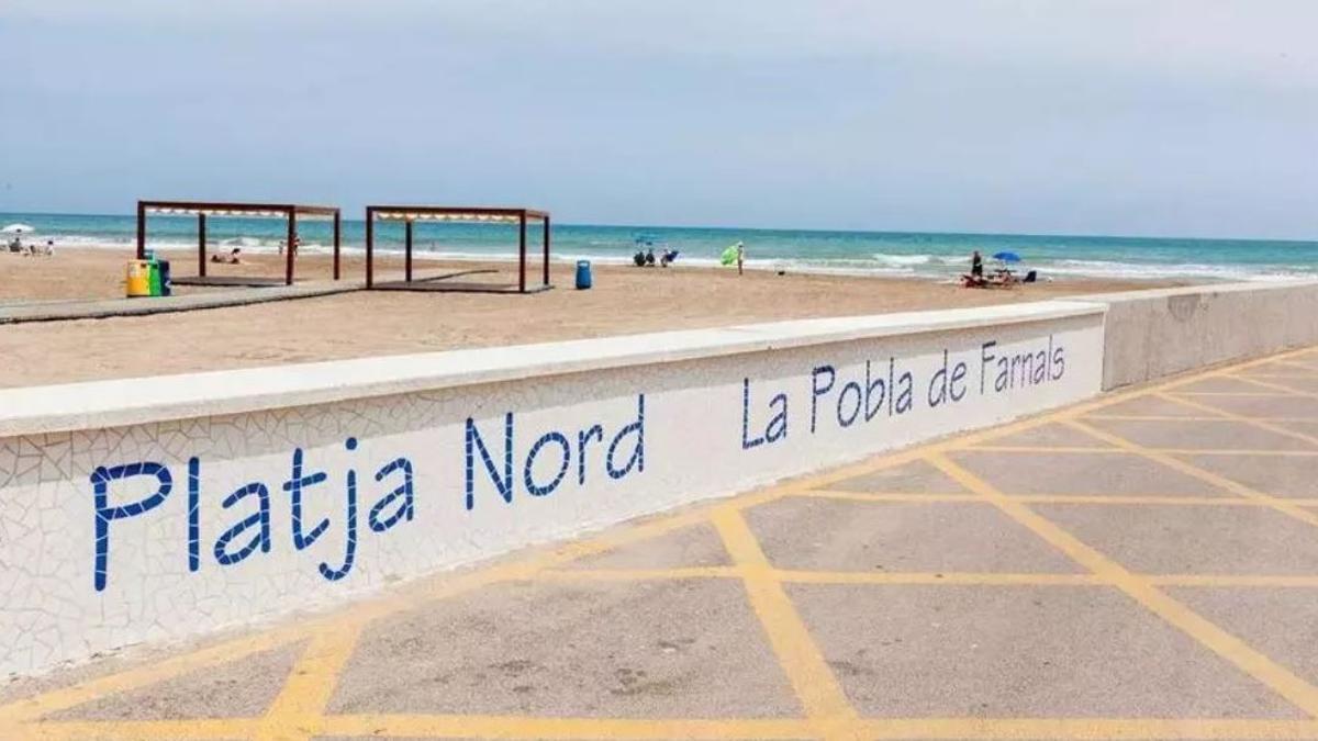 La playa Norte de la Pobla de Farnals mantiene su bandera azul.