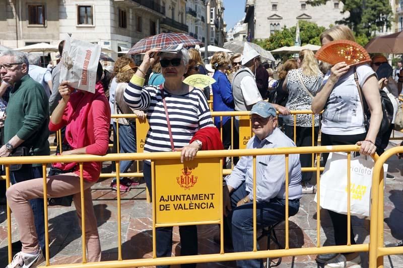 Besamanos en la Plaza de la Virgen