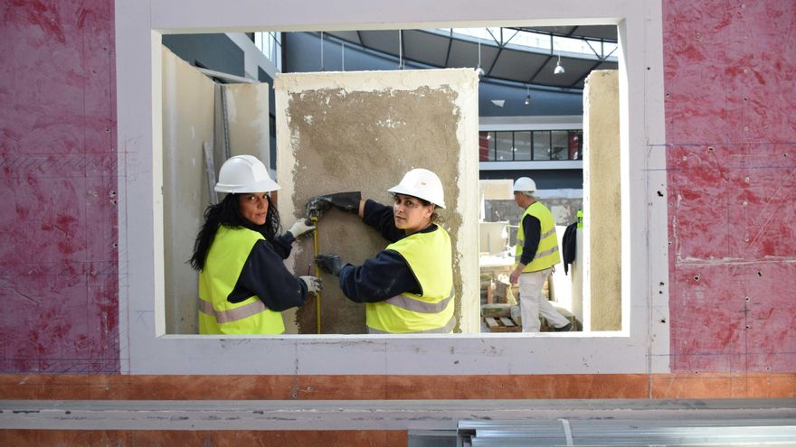 Un proyecto busca impulsar la inserción de las mujeres en el sector de la construcción en Cáceres