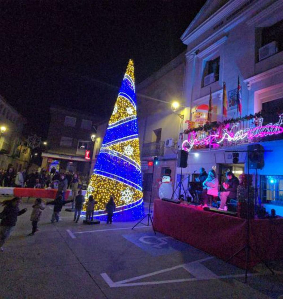 Encendido navideño. | SERVICIO ESPECIAL